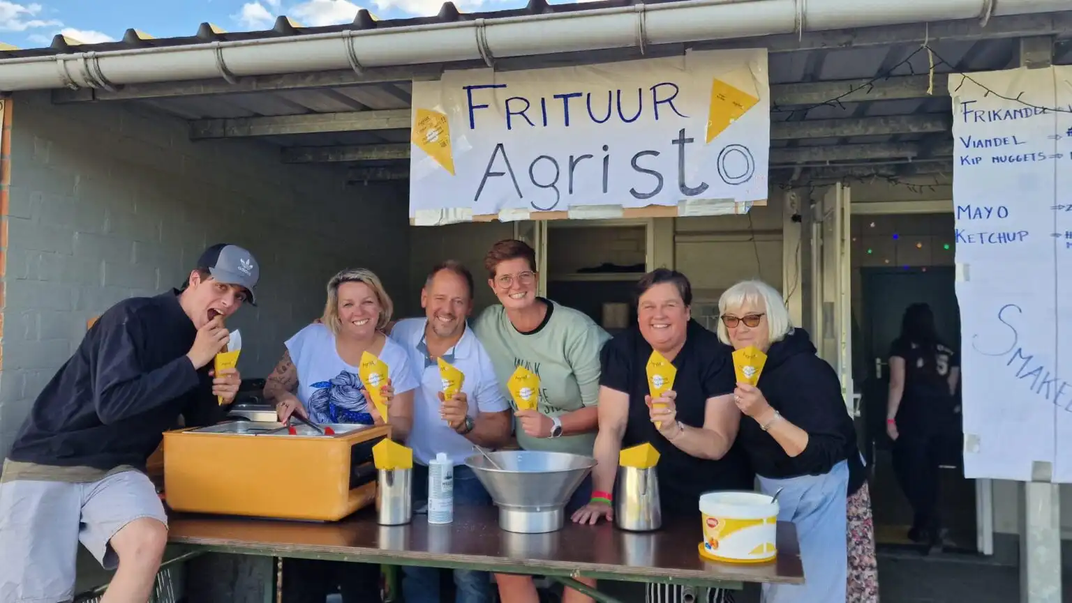 Vrijwilligers van Saying Goodbye tijdens een kampactiviteit